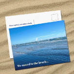 Vi Flyttat till Beach New Home Adress Flytta Vykort<br><div class="desc">En vacker förändring av adress-öns vykort för flytta i hemmet. Vi Flyttat till Beach.  ditt nya kusthus adress med vänner och familj med hjälp av detta vackra havs-fotografkort. Ett kustland med söt blå himmel och er egen anpassningsbar.</div>