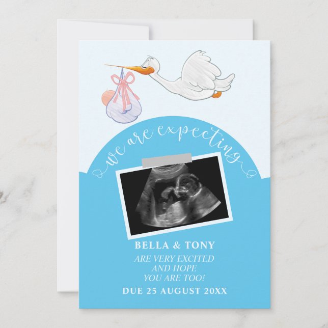 Vi förväntar oss ett blått Gravid-Sonogram-kort Inbjudningar (Framsida)
