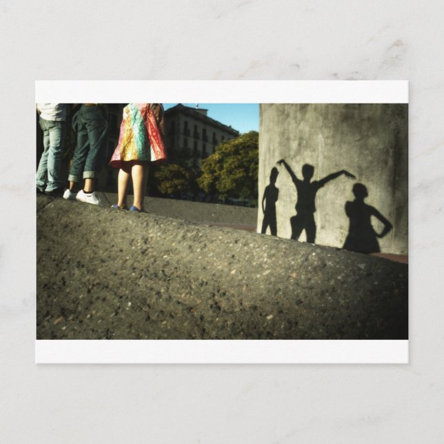 Vi fuskar, vi dansar, vi agerar galet vykort (Framsida)