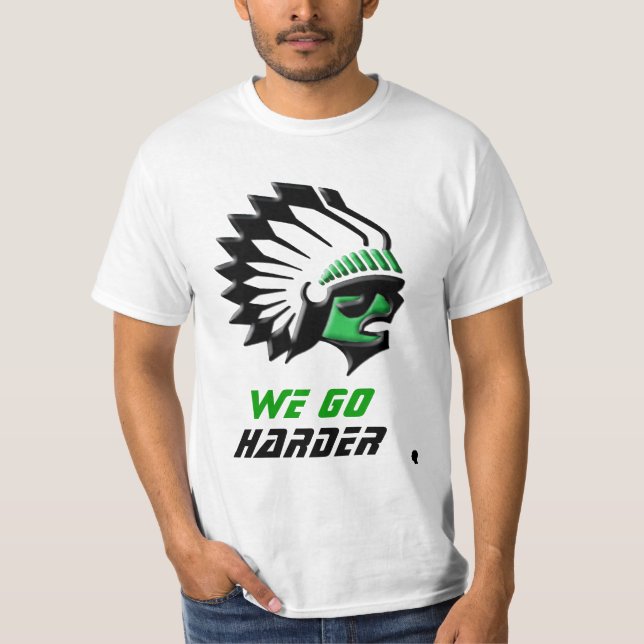 VI GÅR MER HÅRD!!! TEE SHIRT (Framsida)