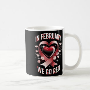 Vi går röd februari hjärtsjukdom medvetenhet kaffemugg