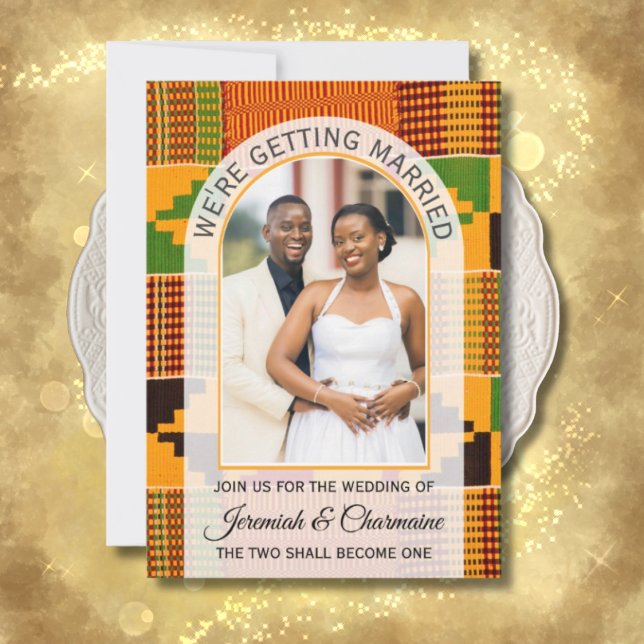 VI GIFTAR OSS Ghanesiskt Kente-BRÖLLOP Inbjudningar (Kente wedding invitation with arch photo template and QR code.)