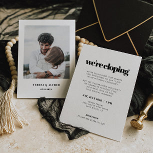 Vi Gifter Oss Enkla Chic & Eleganta Foto Inbjudningar
