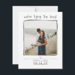 Vi Gifter sig Cute Save the Date Photo Spara Datumet<br><div class="desc">Spara datumfotokort med ljus och romantik</div>