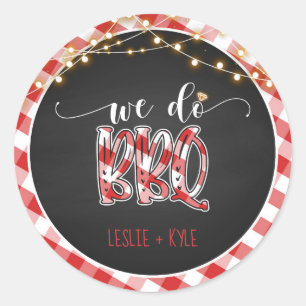 Vi gör BBQ Round Sticker - Gingham - Anpassningsba Runt Klistermärke
