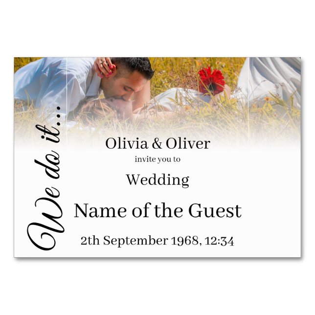 Vi gör det - Kyssande par på en äng Bordsnummer (Framsidan)