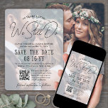Vi gör fortfarande QR-kod 2-foto Party Spara Datumet<br><div class="desc">Meddela de glatta nyheterna om din kommande årsdag firande med den unika anpassningsbarna fotoövertäckningen "Vi gör fortfarande", spara datuminbjudningarna. KN-koden 2 bilder, skannerbar QR och alla formuleringar i den här inbjudan är enkla att anpassa för ett år efter bröllop-årsdagen. Anpassa den för en sekventiell bröllop, en minnesceremoni eller en mottagning...</div>