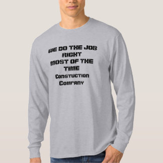 VI GÖR JOBBHÖGER MEST AV TIMEConstuctionen… Tee Shirt