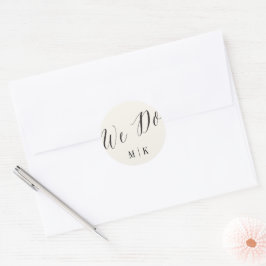 Vi gör klassiskt skriptkalligrafi i Monogram Bröll Runt Klistermärke