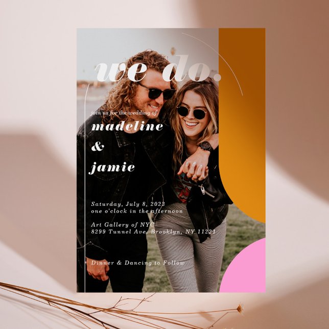 Vi gör Modern Gult Retro Abstrakt Photo till Rosa  Inbjudningar (We Do Modern Pink Yellow Retro Abstract Photo Invitation)
