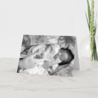 Vi håller deras händer ett ögonblick... kort