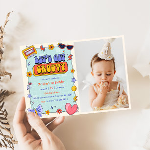 Vi hämtar Groovy Hippie Retro Birthday Photo Inbjudningar
