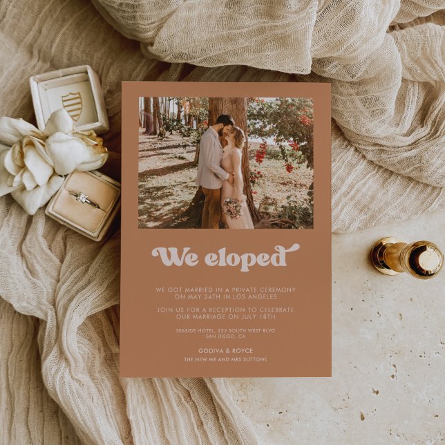 Vi har aviserat Snyggt retro Brown-socker Inbjudningar (Skapare uppladdad)