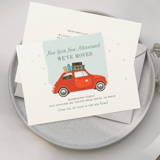 Vi har Flyttat Adress Flytta förändras Meddelande (New Year Moving Adventure Announcement Red Car)