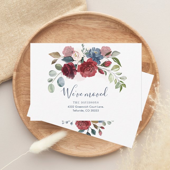 Vi har flyttat Blommigt Burgundy Flytta Meddelande (We Moved Burgundy Floral Moving Announcement)