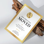 Vi har flyttat Business Guld Logotyp Office Ny adr Vykort<br><div class="desc">Låt dina kunder, anställda och leveransleverantörer om ditt nya kontor adress med den här eleganten, vit logotyp och guld Vi har Flyttat vykortsdesign för företag. Med effekten guld gräns, modernt typsnitt, plats för företagets logotyp, ny adress information, kontaktuppgifter och öppettider är detta moderna företagsvykort för företag i vi har flyttat...</div>