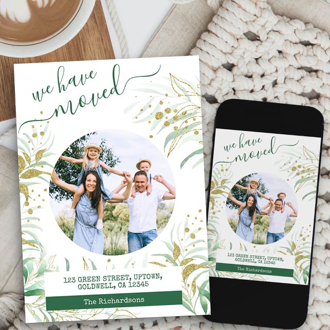 Vi har Flyttat Elegant Guld Grönt Foliage Flytta Meddelande (round photo new address card available printed or as printable digital download)