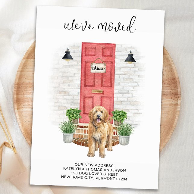 Vi har flyttat Golden Doodle Red Door Hund Flytta Meddelande (Skapare uppladdad)