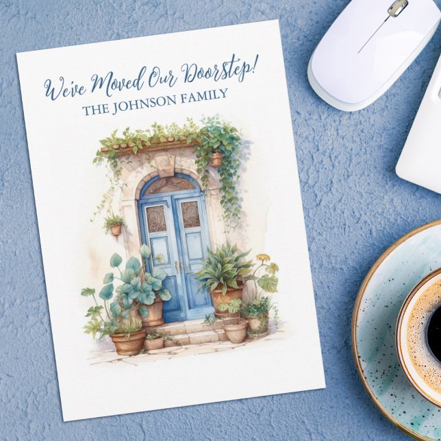 Vi har flyttat Ny adress blå vattenfärgsdörr Meddelande (A pretty watercolor painting of a blue door with house plants. A charming new home/moving card!)