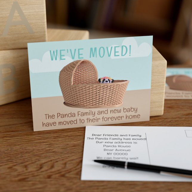 Vi har flyttat Panda Flytta Announonement Postcard Vykort (A cute panda themed change of address postcards just for you to add your new details)