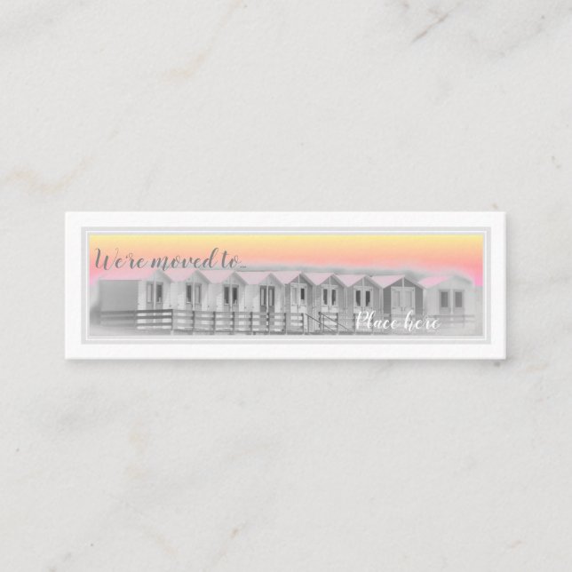 Vi har flyttat strandkojan, sjösida på mini visitkort (Framsida)