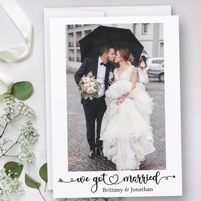 Vi Har Married Calligraphy Heart Photo Bröllop Meddelande (Customize to change your personalized text size, text style or to add text to back of card.)