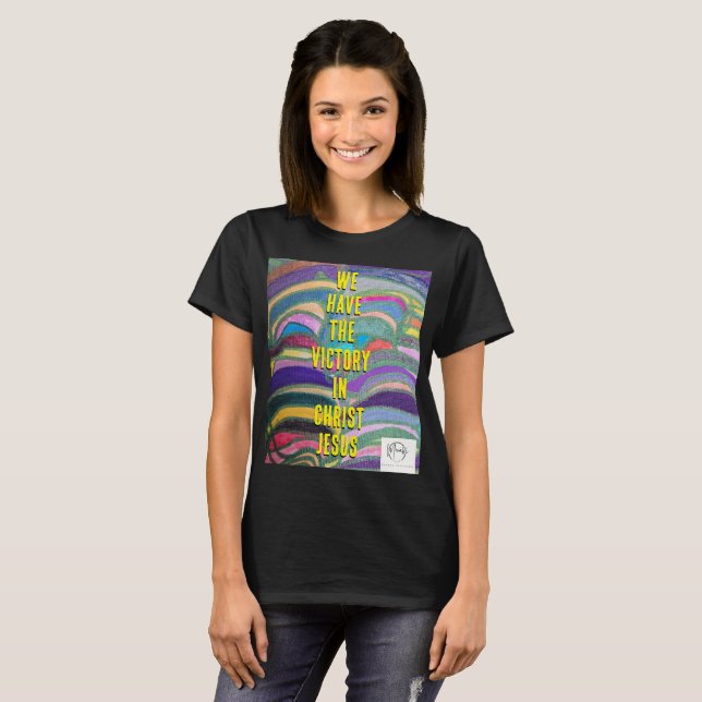 vi har segern i Kristus Jesus T Shirt (Hel framsida)