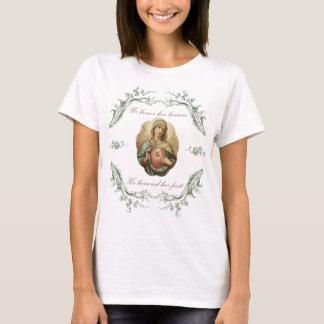 Vi hedrar henne den obefläckade Mary t-skjortan Tee Shirt