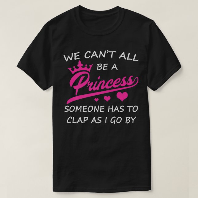 Vi kan inte alla vara prinsessa någon måste klä ro t shirt (Design framsida)