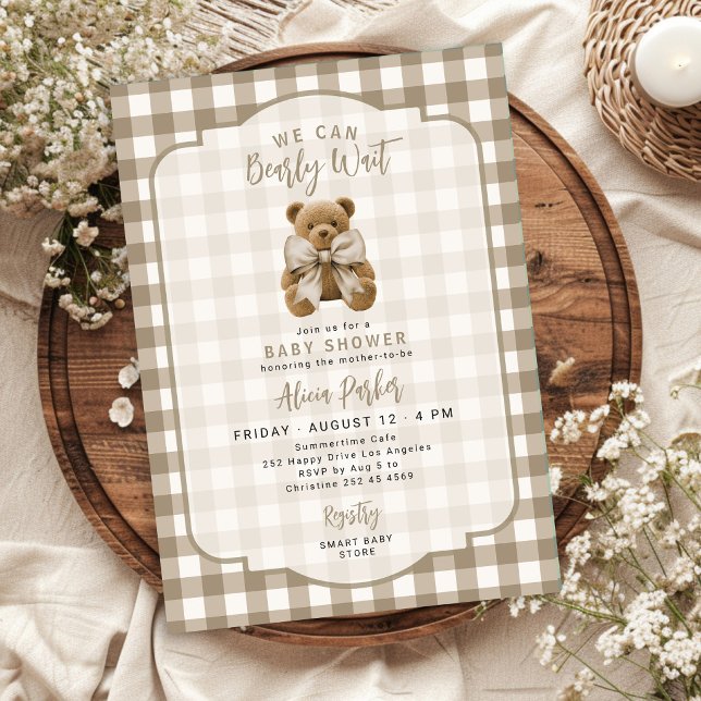 Vi kan knappt vänta beige gingham baby shower inbjudningar (Skapare uppladdad)