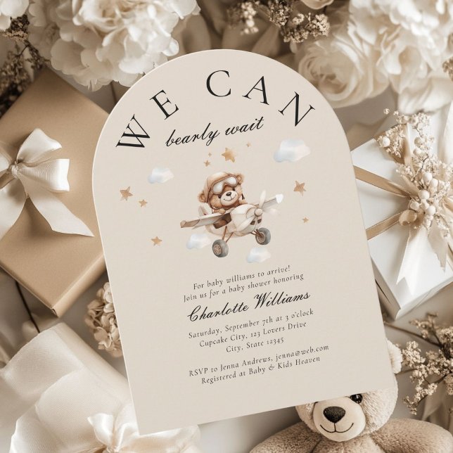 Vi kan vänta! Nalle och flygplan Inbjudningar (We Can Bearly Wait! Cute, modern, beige, baby shower arch invitation.)