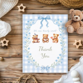 Vi kan vänta på Blue Gingham Baby Shower Tack Kort