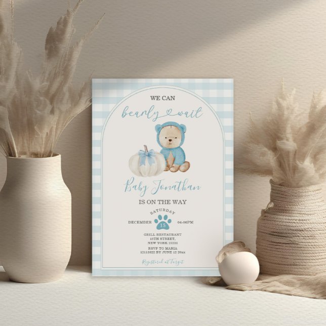 Vi kan vänta på White Blue Gingham Baby Shower Inbjudningar (Skapare uppladdad)