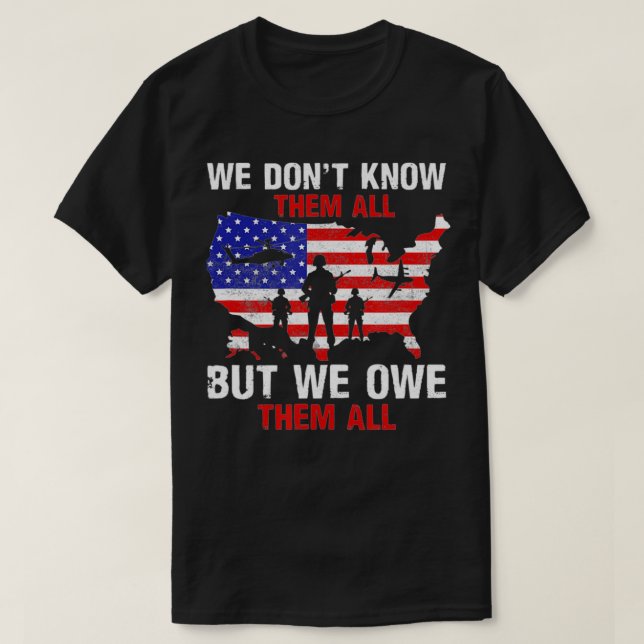 Vi känner dem inte, men vi är skyldiga dem alla Me T Shirt (Design framsida)