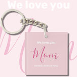 Vi Kärlek er Mamma Rosa minimalist<br><div class="desc">Vi Kärlek er Mamma minimalistisk Rosa. Söt, feminin, enkel, modern och elegant typografi. Texten är "We kärlek you", "Mamma" och "Ditt Namn". All text kan lätt ändras till dina egna vackra meddelanden. Ordna den här söta nyckelkedjan i dag för att uttrycka kärlek och tack till din fru, mamma, mormor och...</div>
