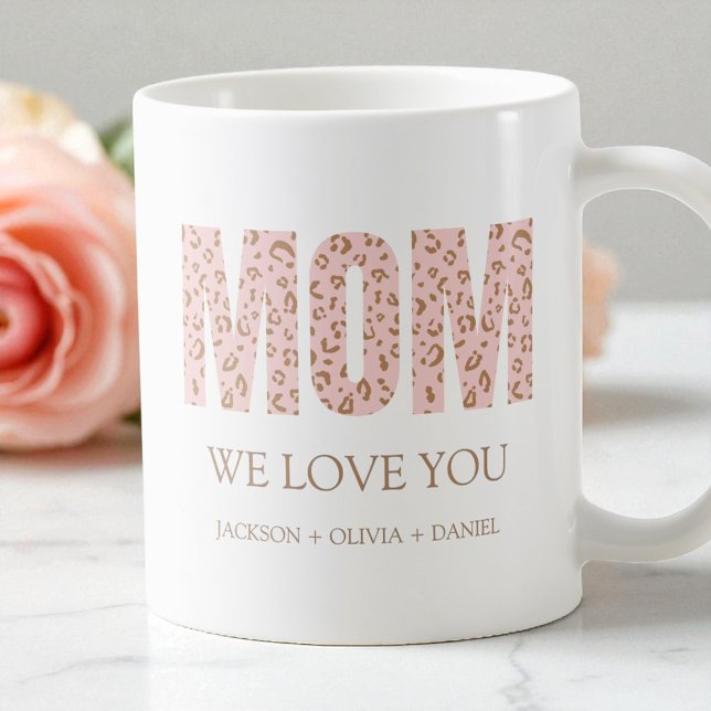 Vi Kärlek er Rosa Leopard Modern Typography Mamma Kaffemugg (We Love You Pink Leopard Modern Typography Mom Coffee Mug)