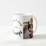 Vi Kärlek Gramps Kaffemugg<br><div class="desc">Det klassiska anpassadet mugg säger "xxxx & xxxx Kärlek Gramps" och har plats för två fotografier. Anpassa den med namn av de bilder som visas.</div>