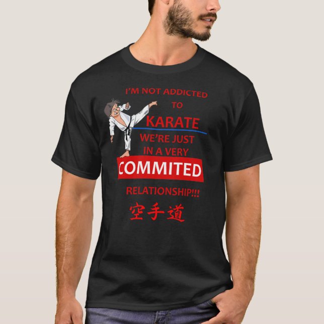Vi Kärlek KARATE! BEROENDE! T-Shirt (Framsida)