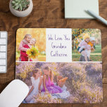 Vi Kärlek You Grandma Anpassningsbar Barnbarn Phot Musmatta<br><div class="desc">Den här söta anpassningsbarna Vi Kärlek You Grandma mousepad har en vacker layout med 3 barnbarn foton på en vit bakgrund med underbar lilac lila typography för din mormor. Den här vackra barnbarnbarnfotongpresenten har ett eget fotonamn som omger ditt personlig-meddelande och namn på dina barndöttrar.</div>