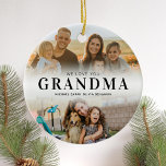 Vi Kärlek You Grandma Personlig 2 Photo Julgransprydnad Keramik<br><div class="desc">Säg att vi kärlekar dig till mormor den här julhelgen med en personlig julklapp som innehåller 2 av dina favoritfoton och barnbarn i namn. All text i den här designen kan redigeras så att du kan lägga till ett eget meddelande eller en egen text. Finns i en sort färg, stilar...</div>