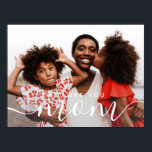 Vi Kärlek You Mamma Modern Classic Photo Poster<br><div class="desc">Den här enkla och klassiska designen består av sans serif och lekfull kursiv typografi och lägger till ett foto av anpassningsbarna. Ett kort till mamma på eller på födelsedagen,  Mors dag,  jul eller vilken dag som helst som ett sätt att visa kärlek för henne.</div>
