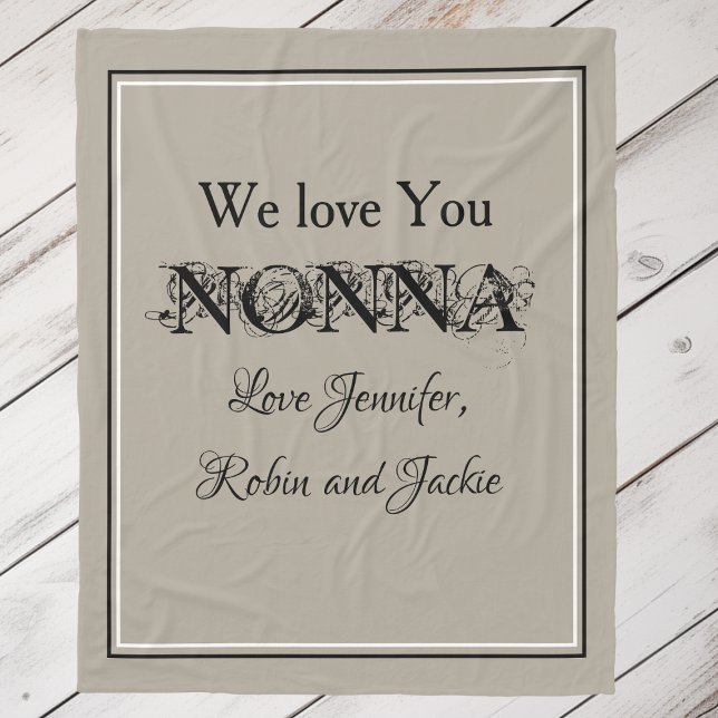 'Vi Kärlek You Nonna' egna namn Gorgous Beige Fleecefilt ('We Love You Nonna' Custom Names Gorgeous Beige Fleece Blanket.)