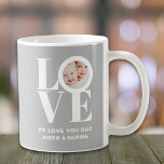 Vi Kärlek You Pappa Anpassningsbar Photo Fars dag Kaffemugg<br><div class="desc">Det här är Kärlek You Pappa Photo Mugg som är dekorerat med ord KÄRLEK i vit typografi på grått-bakgrund. Anpassade enkelt med ditt foto och namn. Gör en underbar Fars dag-gåva.</div>