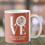 Vi Kärlek You Pappa Personlig Photo Fars dag Kaffemugg<br><div class="desc">Det här är vi Kärlek You Pappa Photo Mugg,  som är dekorerat med ord KÄRLEK i vit typografi på en rostig bakgrund. Anpassade enkelt med ditt foto och namn. Gör en underbar Fars dag-gåva.</div>