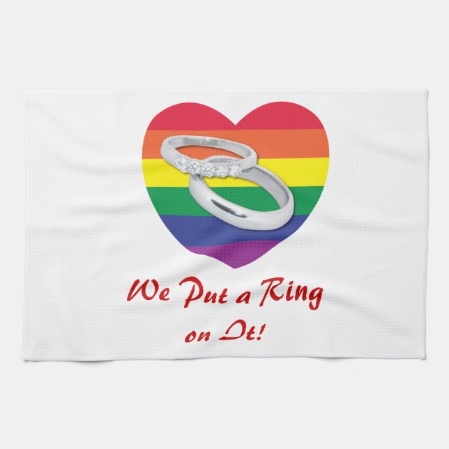 Vi lägger en Ring på den Gay Bröllop Kökshandduk (Horisontell)