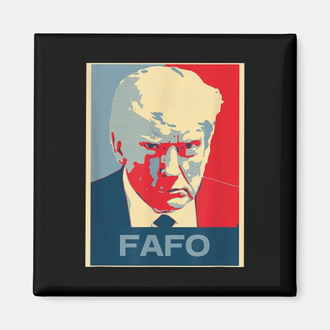 Vi lever i en samhällsTrump Mugshot Black Lightwei Magnet (Framsidan)
