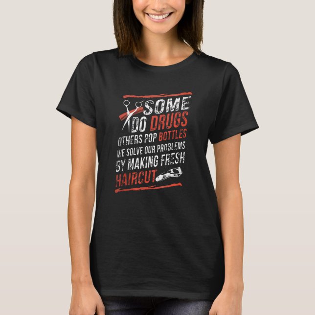 Vi Löser Våra Problem Genom Att Göra Färsk Frisyr  T Shirt (Framsida)