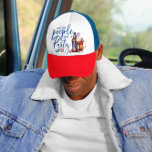 Vi människor som tycker om Party | Fjärde juli Par Keps<br><div class="desc">Designfunktionerna "We the People like to Party" i trendigets skriptskrift. Lägg till en anpassningsbar till den fjärde juli i firande i år med vår truckerkeps för festlig och patriotisk personlig. Lägg till anpassningsbarnas ordalydelse i den här designen genom att använda rutorna "Redigera den här designmallen" på objektets höger, eller klicka...</div>