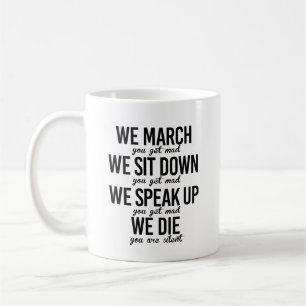 Vi marscherar ner Vi sätter oss ner Kaffemugg