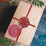 Vi önskar er God jul och Gott nytt år! Runt Klistermärke<br><div class="desc">Skicka årets semesterhälsningar i stil med detta unika och moderna helgdag-klistermärke. Utformningen har en fin röd bakgrund med trendigets vita typografi som lyder: "Vi önskar er en God jul & A Gott nytt år". Dessa klistermärken kan användas som kuvertförseglingar, Juletiketter, klistermärken för julfest och mycket, mycket mer! Lägg enkelt till...</div>